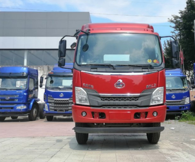 东风柳汽 乘龙6.8米栏板车报价 六米八货车