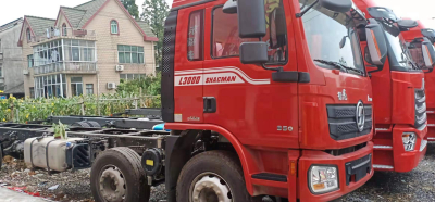 陕汽德龙8.3米货车