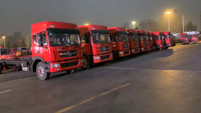 东风多利卡D12大单桥9.8米厢式货车